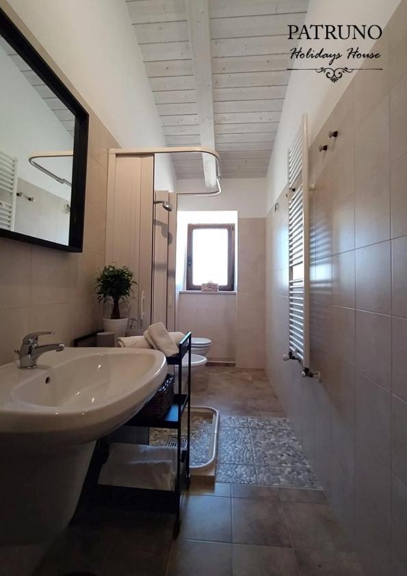 Вилла Patruno Holidays House Кастеллана-Гротте Экстерьер фото